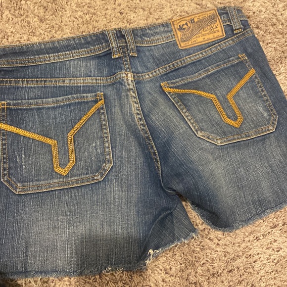 Size 10 denim shorts Vigoss Studio- The Ritz shorts medium wash - Picture 4 of 6